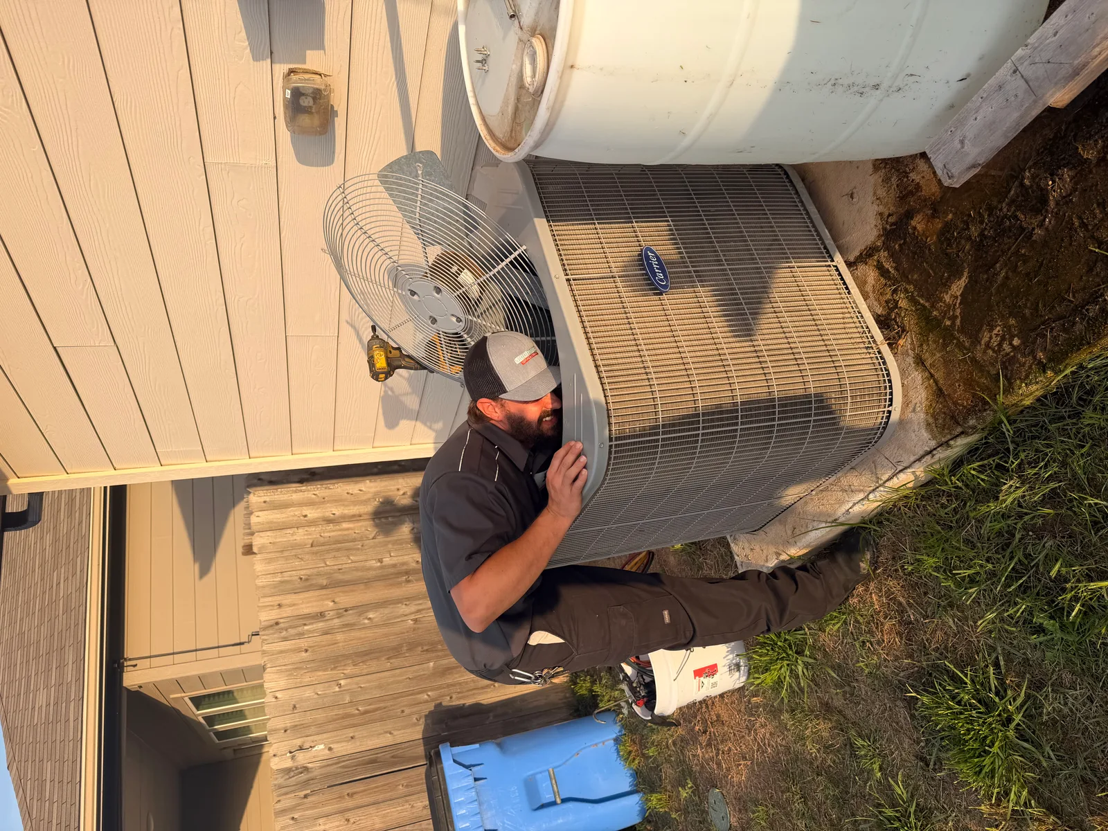 Moorhead electrician services job near Devine